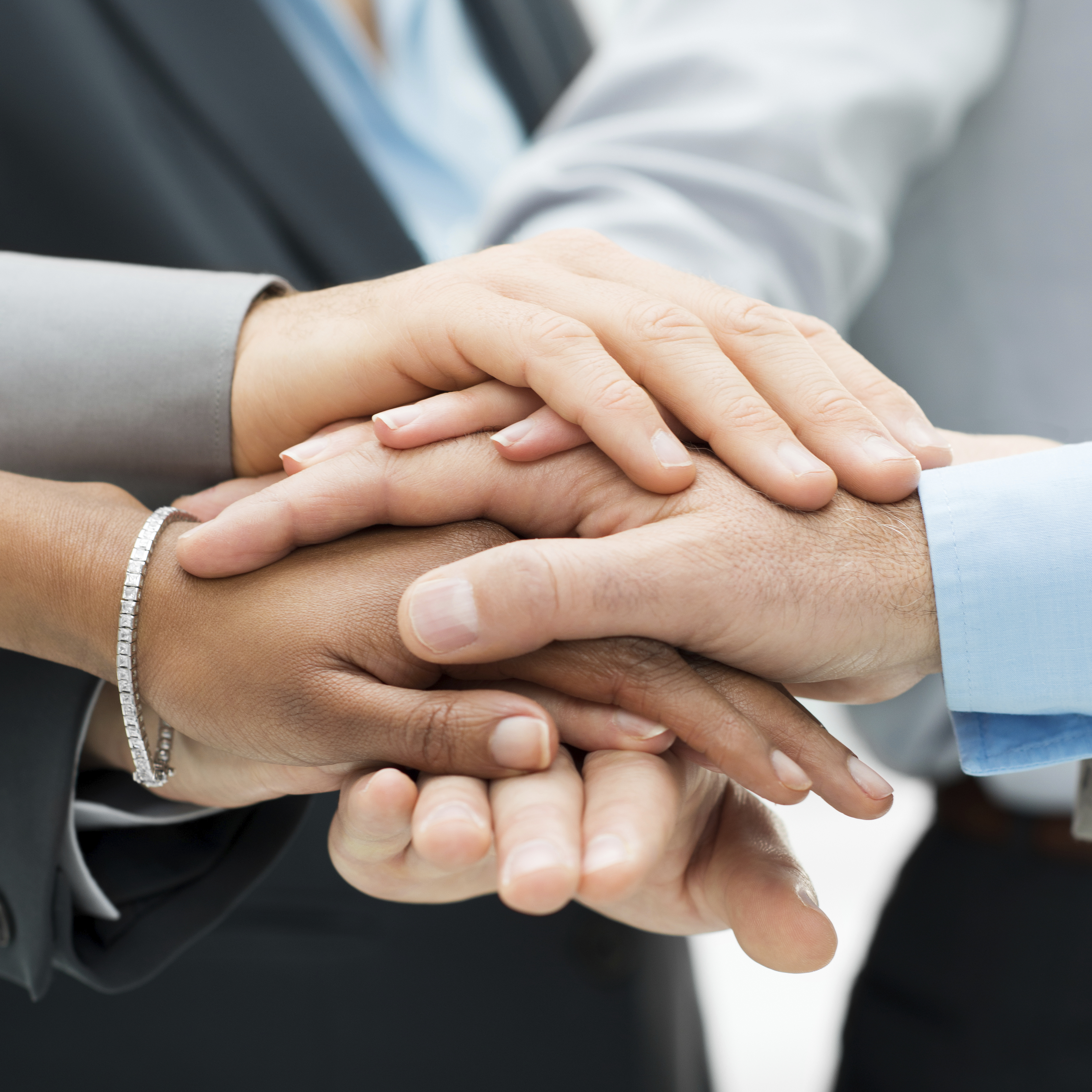 Доверие партнерство право. Рукопожатие. Пожатие рук. Пожимают руки. Партнерство в бизнесе.